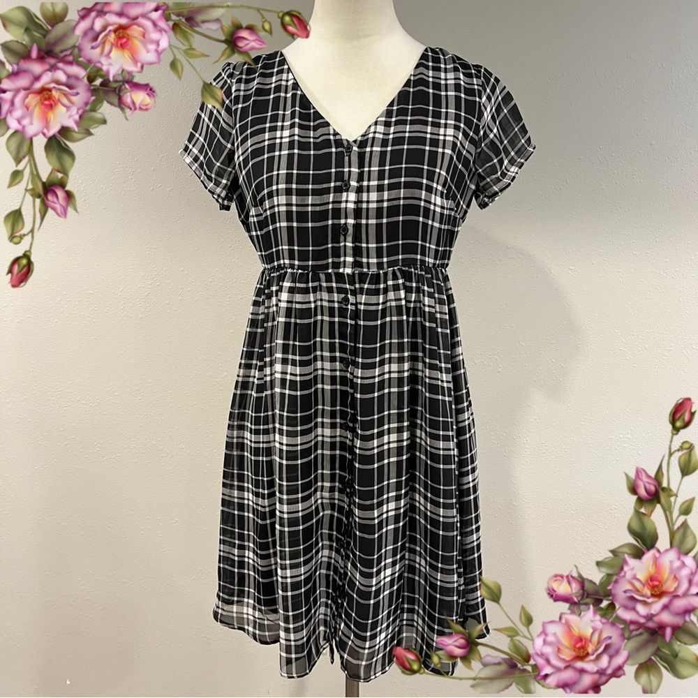 Old Navy short sleeve v-neck mini dress size‎ small